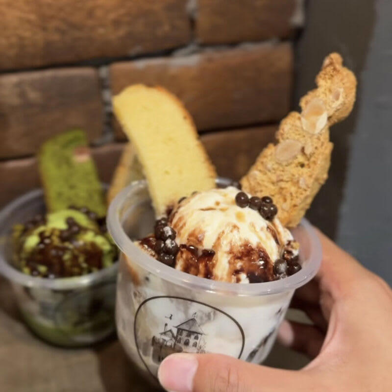 AMATOの「福岡のパン＆スイーツ」, 今注目のお店！「福岡のニューオープンパン＆話題スイーツ3選」, 1. ティラミスメロンパンが福岡初上陸「MOROBAAU」/福岡市中央区大名, 2. パン好きの間で話題のおしゃれベーカリー「épi」/福岡市博多区美野島, 3. まるで美術館のような隠れ家スイーツ店「パウンディ」/福岡市中央区六本松, ★AMATOの「福岡最新グルメ」記事の更新を知りたい方