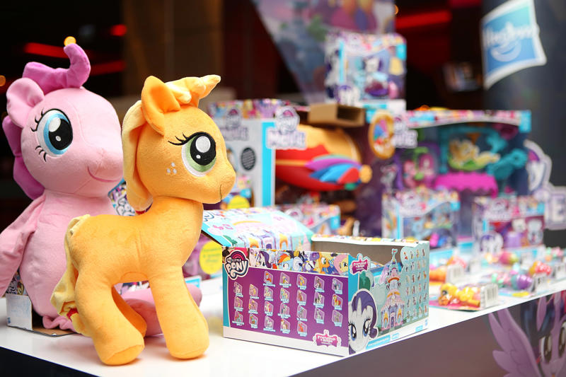 My Little Pony Cabbage Patch Kids, Beanie Babies, My Little Pony, Tinker Toys, Hot Wheels, Barbie Dream House, Munchkin, Tamagotchi, The toys that keep on giving