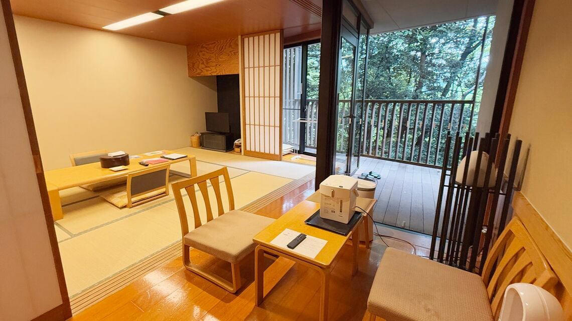 やや貧乏な初老夫婦でも贅沢な旅行ができたワケ, 港区民だけの特権!? 箱根旅行が1泊9000円, 直通バスまであって、至れり尽くせり, 港区立 大平台みなと荘は全25室の山肌にたたずむ立派な旅館