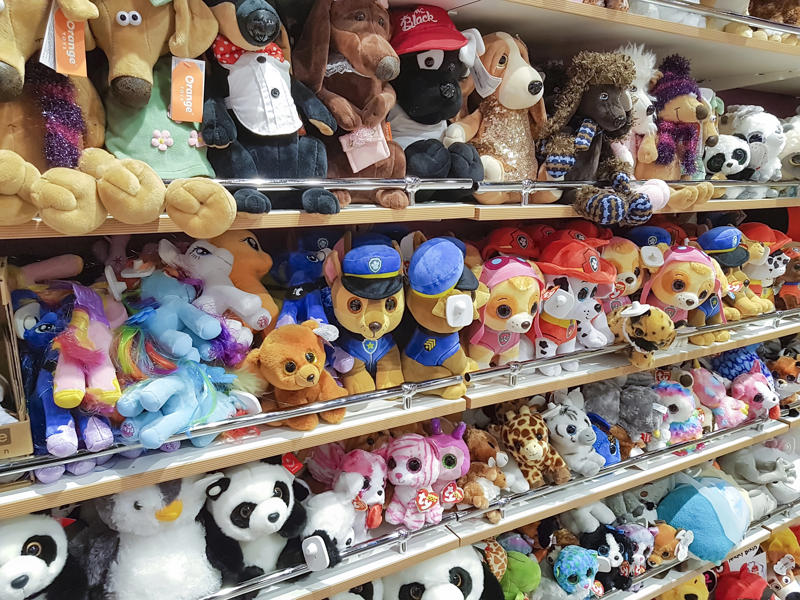 Beanie Babies Cabbage Patch Kids, Beanie Babies, My Little Pony, Tinker Toys, Hot Wheels, Barbie Dream House, Munchkin, Tamagotchi, The toys that keep on giving