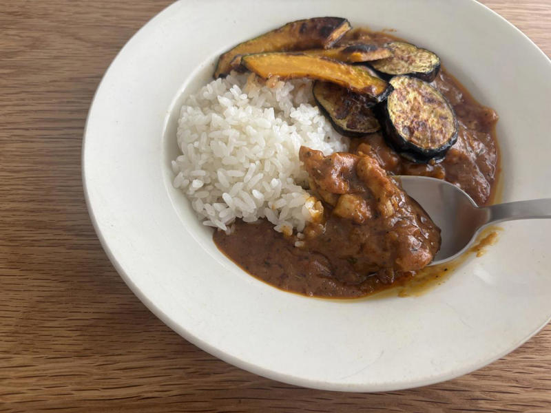 スパイスとソースの2層式がポイント, 肉さえあれできちゃう, 20分で完成したとは思えないおいしさ, レトルトには戻れないかも