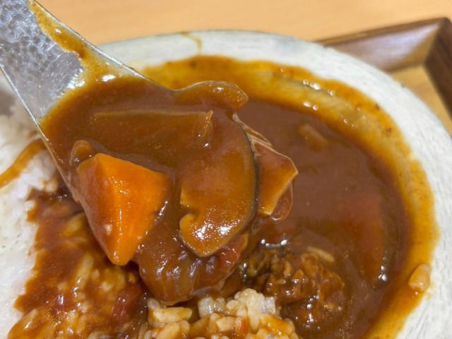 ・ハヤシライスが熱い街　山県市, ・レストラン「山県ごはん」で岐阜グルメ三昧, ・岐阜名産しいたけ入り！ ハヤシライスの深い味わい, ・とろーり卵が贅沢なオムハヤシ, ・清流美どりの唐揚げは想像以上のインパクト, ・関牛乳ソフトで〆る岐阜グルメ旅, ・旅をより楽しむなら岐阜グルメ！, ・今回訪れた店舗の詳細