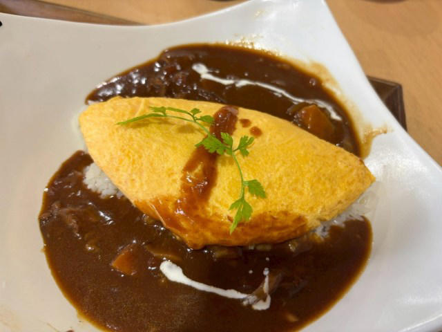 ・ハヤシライスが熱い街　山県市, ・レストラン「山県ごはん」で岐阜グルメ三昧, ・岐阜名産しいたけ入り！ ハヤシライスの深い味わい, ・とろーり卵が贅沢なオムハヤシ, ・清流美どりの唐揚げは想像以上のインパクト, ・関牛乳ソフトで〆る岐阜グルメ旅, ・旅をより楽しむなら岐阜グルメ！, ・今回訪れた店舗の詳細