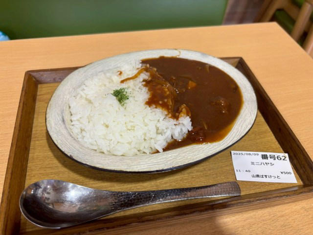 ・ハヤシライスが熱い街　山県市, ・レストラン「山県ごはん」で岐阜グルメ三昧, ・岐阜名産しいたけ入り！ ハヤシライスの深い味わい, ・とろーり卵が贅沢なオムハヤシ, ・清流美どりの唐揚げは想像以上のインパクト, ・関牛乳ソフトで〆る岐阜グルメ旅, ・旅をより楽しむなら岐阜グルメ！, ・今回訪れた店舗の詳細