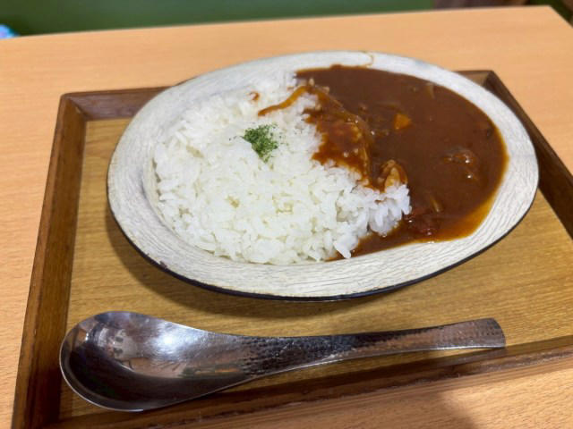 ・ハヤシライスが熱い街　山県市, ・レストラン「山県ごはん」で岐阜グルメ三昧, ・岐阜名産しいたけ入り！ ハヤシライスの深い味わい, ・とろーり卵が贅沢なオムハヤシ, ・清流美どりの唐揚げは想像以上のインパクト, ・関牛乳ソフトで〆る岐阜グルメ旅, ・旅をより楽しむなら岐阜グルメ！, ・今回訪れた店舗の詳細
