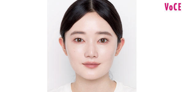 顔の余白を埋めて、エラ部分をすっきり見せるのが目標！, 【チーク】血色を2色重ねて余白を埋めつつ立体感を, 【ハイライト】ハイライトはちりばめ塗りして、顔の間延びを防止！, 【シェーディング】エラ下、あごまわりをがっつり削って顔の下半分をシャープに