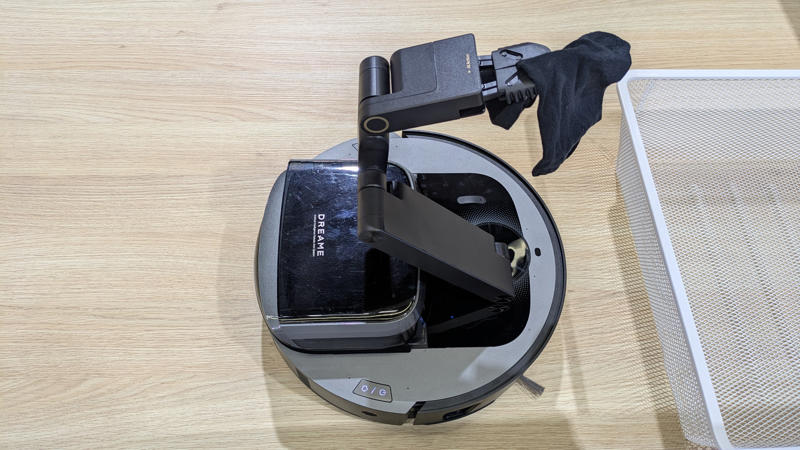 Eufy Marswalker and RoboVac Omni S2, Dreame Cyber10 Ultra, Dyson Spot+Scrub AI Robot Vacuum, Ecovacs Deebot X11 OmniCyclone, Roborock Qrevo Curv 2 Pro, Mova Z60 Ultra Roller Complete