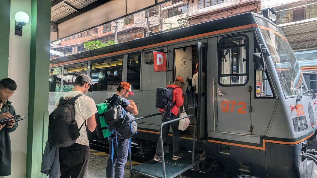 スイッチバックの連続でゆっくり進む列車, 心地よいホスピタリティー, 帰りはバスと「インカレール」のルートで, 絶景を楽しめた2時間ほどのバスの旅, AIより「自分の好奇心」頼み