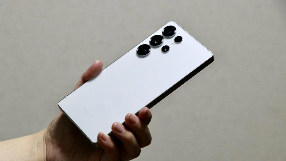 発表会が待ち遠しかった、あの頃のiPhone, 今、Androidスマホがマジすごい, Androidスマホが思い出させてくれた、懐かしい高揚感, 一周回って気づく、iPhoneって今もすごかったんだ, AndroidもiPhoneもいい。問われるのはあなたの審美眼