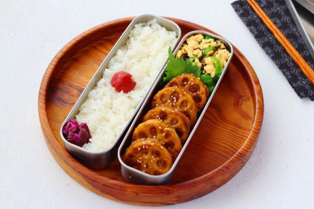 秋の和弁当！「れんこんの肉詰め」「ピーマンの卵そぼろ和え」2品弁当, 1品目 れんこんの肉詰め 照り焼き味, 2品目 ピーマンの卵そぼろ和え, 「心が楽になる2品弁当」のルール