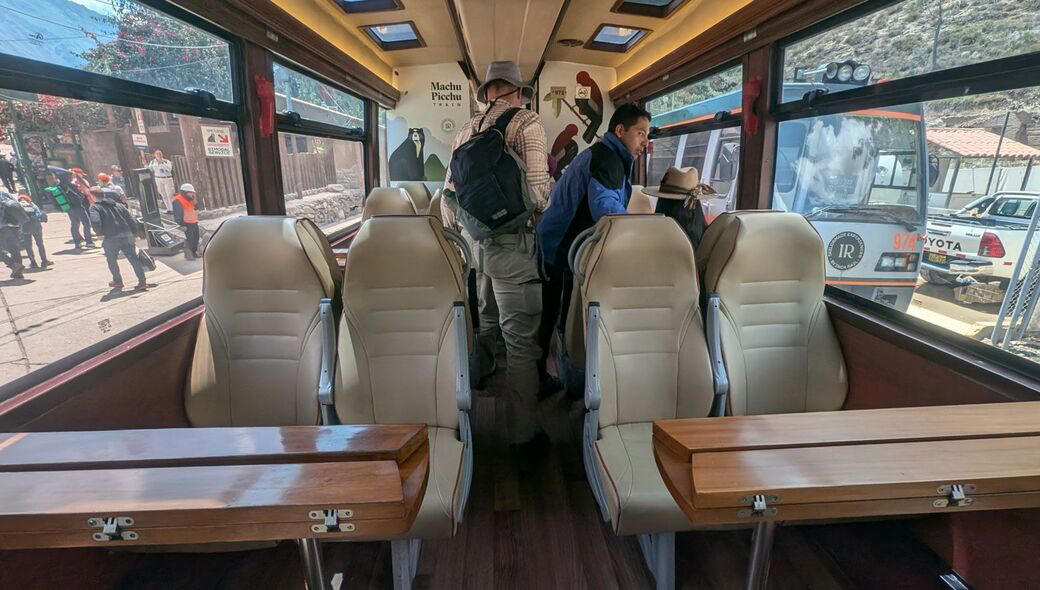 スイッチバックの連続でゆっくり進む列車, 心地よいホスピタリティー, 帰りはバスと「インカレール」のルートで, 絶景を楽しめた2時間ほどのバスの旅, AIより「自分の好奇心」頼み
