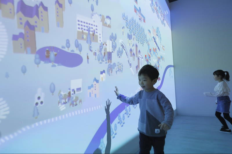「ロマンスカーミュージアム」アクセスと基本情報, ミュージアム内の見どころを一挙公開！, 1階、ロマンスカーの歴史に触れる, 1階「ヒストリーシアター」, 1階「ロマンスカーギャラリー」, 2階、見て、遊んで、体験する, 2階「ジオラマパーク」, 2階「キッズロマンスカーパーク」, 【屋上・カフェ・ショップ】旅の思い出を, 3階「ステーションビューテラス」, 2階ミュージアムショップ「TRAINS」, 3階ミュージアムカフェ「ビナキッチン」