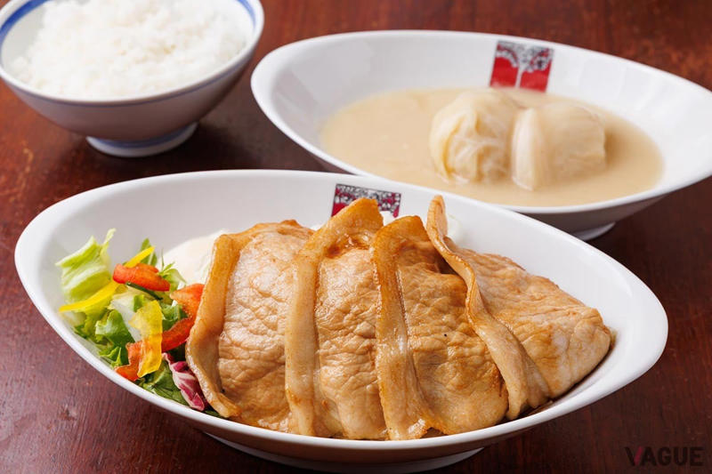 海外由来じゃない。実は家庭料理から生まれたロールキャベツ, アカシアを代表する料理といえばもちろん「ロールキャベツシチュー」, ロールキャベツだけじゃない、これもアカシアのこだわり満載「極辛カレーライス」, たっぷりの自家製醤油ダレ！「豚ロースのオイル焼きとロールキャベツシチュー」