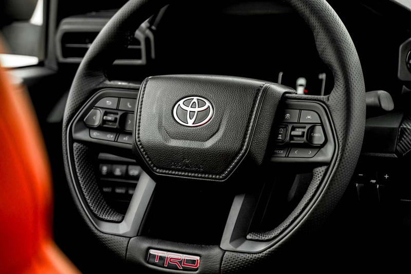 自動車業界の曲がり角, 自動車業界の再編局面, ディーラー世襲の系譜, 販売低迷とメーカー優位, ディーラー不正の背景, 原点回帰で活力再生, 企業を支える利他精神