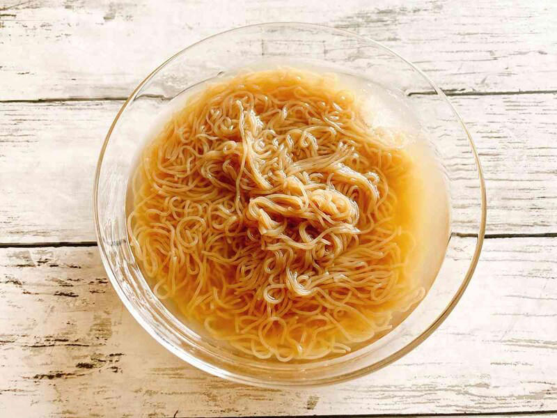 コストコ販売の「ふるる冷麺」のトッピング, コストコ販売の「ふるる冷麺」のおいしい食べ方, コストコ販売の「ふるる冷麺」の値段, コストコ販売の「ふるる冷麺」の原材料, コストコ販売の「ふるる冷麺」のカロリー, コストコ販売の「ふるる冷麺」の消味期限と保存方法, 「ふるる冷麺」の製造・販売会社は？, 「ふるる冷麺」は冬でも売ってる？, 「ふるる冷麺」の売り場はどこ？
