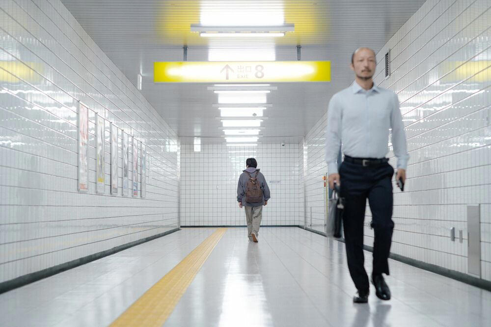 原作ゲームは“脱出ホラー系の怪作”, 映画「8番出口」のヒットの背景は？, さまざまな見立てや解釈が成立する重層的な構造, 物語後半、主人公が危機に陥るシーンに注目, 世界的ヒットへの期待が高まる理由