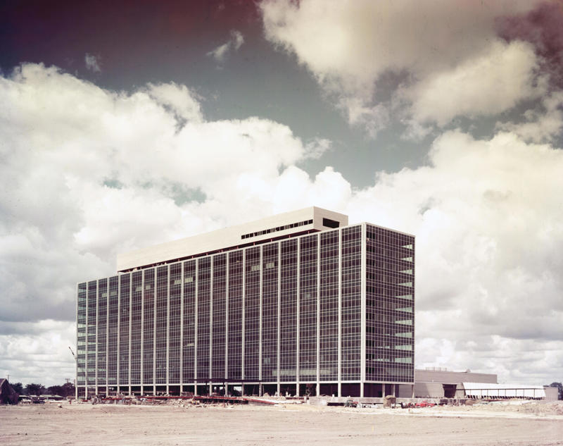 The early company headquarters, A secret room opens up a whole new world, The Crystal Palace and  a day wages, The 'center of the world' for Ford, Building a glass house, The universe shifts as Ford makes a statement, How the Glass House 'stood apart', The key decisions made at the Glass House, Making a bet on the future