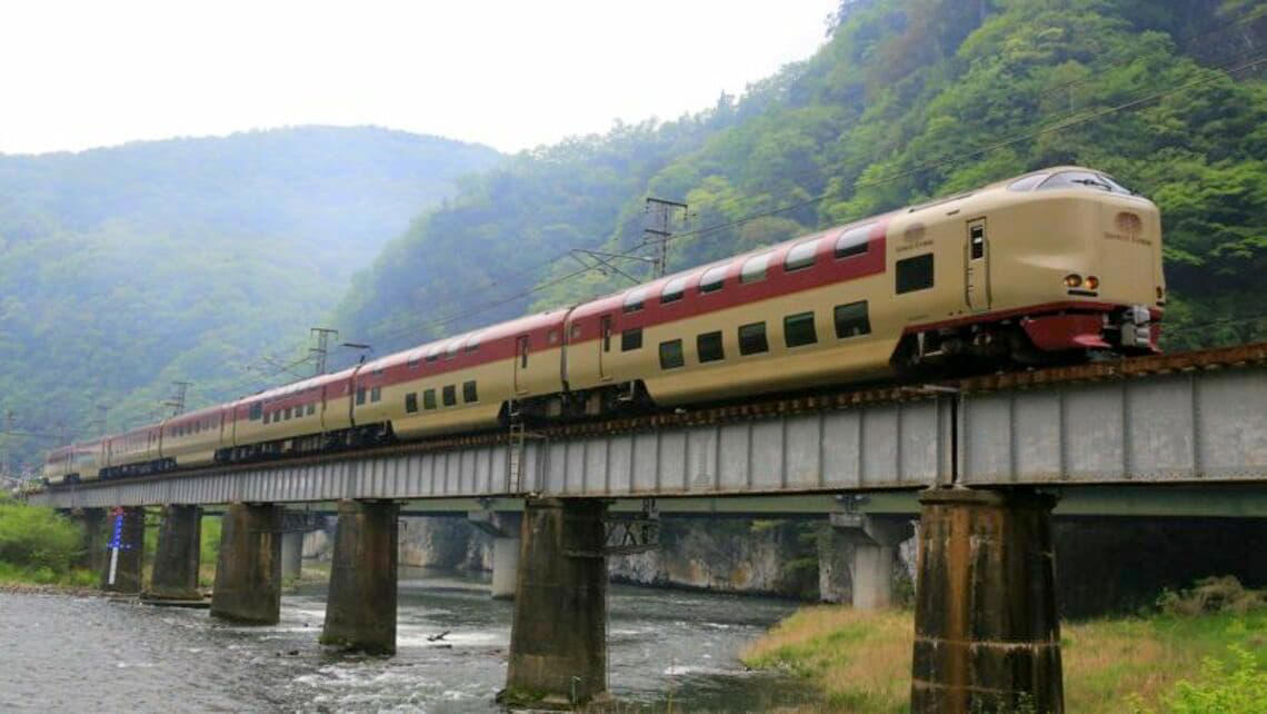サンライズの旅にまだ知らないことがあった, 臨時のサンライズは乗車時間が15時間超え, どうすれば駅ホームで弁当を受け取れる？, 特急「やくも」もOK, 知る人ぞ知るサービスだった, 駅弁文化を維持するためにできることは？