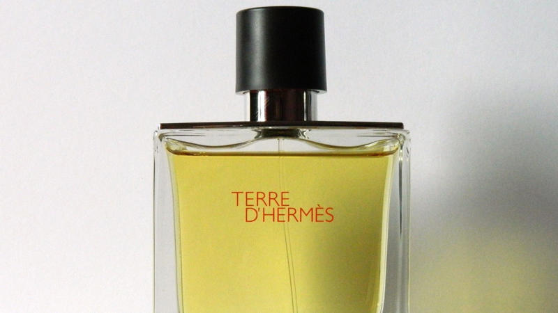1. Acqua di Gio by Giorgio Armani, 2. Dior Sauvage, 3. Bleu de Chanel, 4. Creed Aventus, 5. Tom Ford Noir, 6. Hermes Terre D'Hermes, 7. Tom Ford Oud Wood, 8. Versace Eros, 9. Versace Dylan Blue, 10. Armani Code, 11. Montblanc Explorer, 12. Prada L’Homme, 13. Jean Paul Gaultier Le Male, 14. Hugo Boss Bottled, 15. Y by Yves Saint Laurent, 16. Paco Rabanne 1 Million, 17. Gucci Guilty Parfum Pour Homme, 18. Le Labo Santal 33, 19. Chanel Allure Homme Sport, 20. Acqua di Parma Colonia