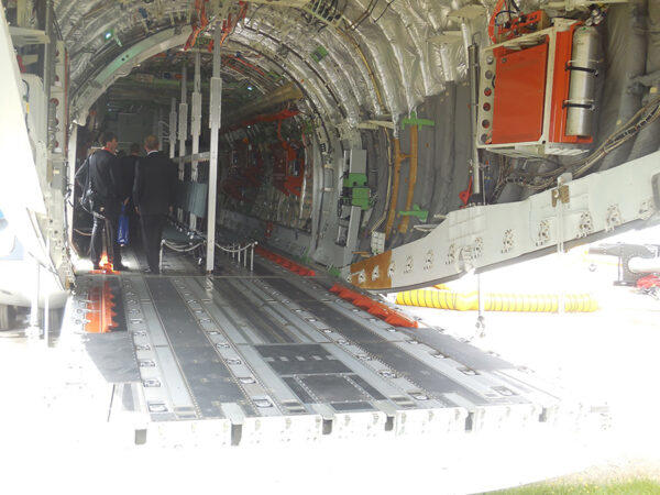 エンブラエル見学21か国のなかに、なぜか日本が, KC-130Hの後継に急浮上？, KC-390に白羽の矢が立つ、もっともな理由, 外交使節の見学が意味するコト