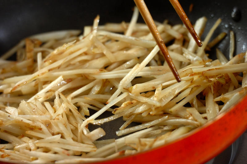 鶏もも肉のきな粉照り焼き, 10分で作れる夕食 炒めるだけ！ スパイシーな炒め物, 簡単ヘルシー！ 菊芋のキンピラ, 5分でプロの味！ 絶品ニラ玉, 節約食材でボリュームおかず！ 豚こま肉のさっくり揚げネギソースがけ, 豚肉のモヤシロール, クリームチーズと昆布 和えるだけ 濃厚なおいしさ, サッパリ厚揚げステーキ