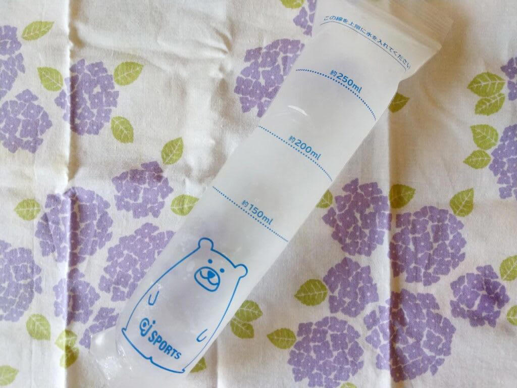 ダイソーの製氷皿の魅力とは？, 底を押すだけで簡単に氷を取り出すことができる, 使いやすさを底上げする機能がついている, 食洗機対応モデルもありお手入れが簡単, アイス作りやお弁当作りにも役立つ, ダイソーの製氷皿・製氷グッズおすすめ8選, 【1】やわらかアイストレー24個取り, 【2】アイストレー（12個取り）, 【3】保存できる製氷皿 スコップ付, 【4】アイストレーハーフ2個組, 【5】まる型アイストレー（15個取り）, 【6】フタ付製氷皿スティックタイプ（2個取）, 【7】細めの水筒用氷棒（29枚）, 【8】アイスバッグ（16球×24枚、ハート）, ダイソーの製氷皿・製氷グッズで作った氷はキャンプでも大活躍, アウトドアでも活躍！便利で機能的なダイソーの製氷皿・製氷グッズ