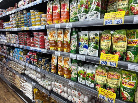 56歳、ジョージアでの「新しい暮らし」, 果物と野菜がお買い得！スーパーの買い物事情, 読めないパッケージとの格闘の末…, ジョージアに欠かせないパンの香り, 言葉が通じなくてもいい、異国で暮らす醍醐味, 新しい暮らしは小さな冒険の積み重ね