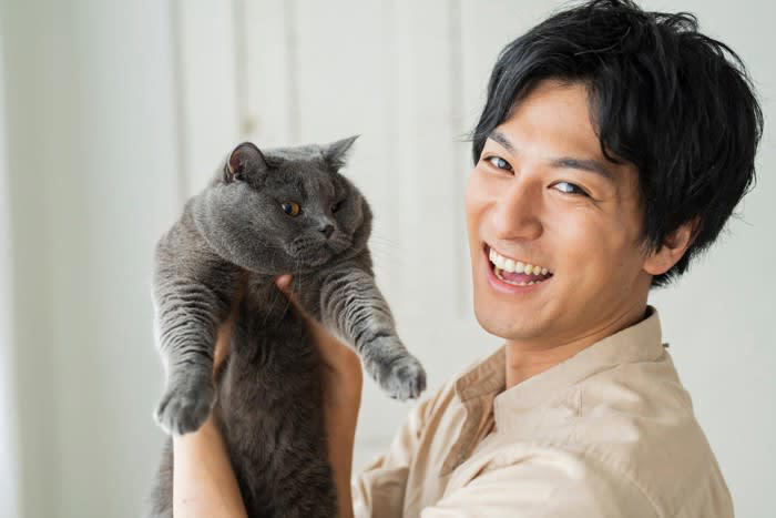 1.不安定な体勢で抱っこされたから, 2.強引に抱っこしたから, 3.嫌いなニオイがするから, 4.嫌な経験と結びついているから