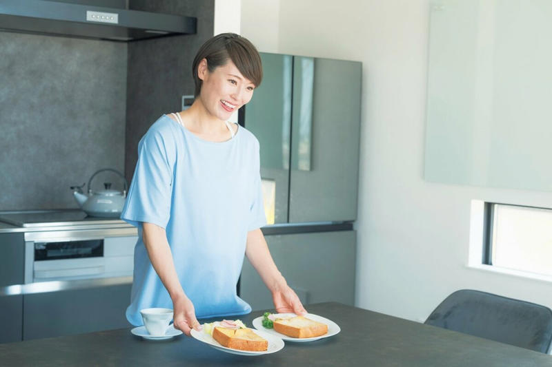 1：朝ごはんは簡単メニューの3択形式で時短, 2：軽い有酸素運動と韓ドラでリフレッシュ！, 3：朝の運動後のお風呂＆シートマスクが日課, 4：起きたら白湯でおなかから目覚めさせる, 5：子どもを送り出したあとに夫婦のコミュニケーションタイムを