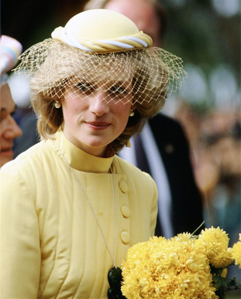 Hat Polka Dots, Revenge Dress, One color, Catharine Walker, Serenity, 'Travolta' Dress, Casual look, 'Diana: Her Fashion Story'