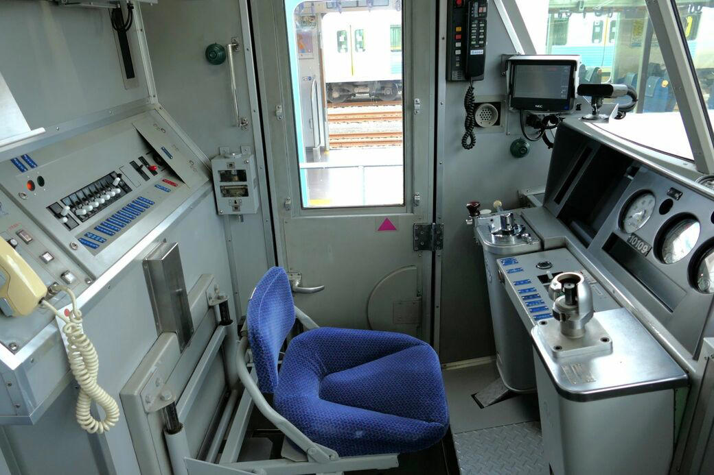 新宿線の特急「小江戸」, グレーの車体に「ダンディレッド」, ラッピングで沿線盛り上げも, ライナー車両に置き換え
