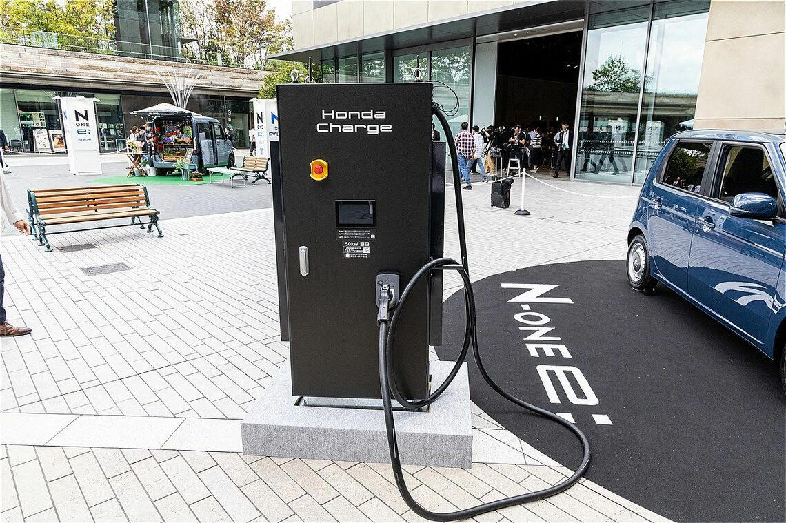 N-ONE e:概要とEV版のコンセプト, 手軽な軽EVから普及を促進, ガソリン車と同サイズのボディ, 走行性能とパワートレイン, 航続距離&amp;充電方式, 先進運転支援システム ホンダセンシング, 電動化戦略とインフラ整備, 充電設備拡充を急ぐホンダ