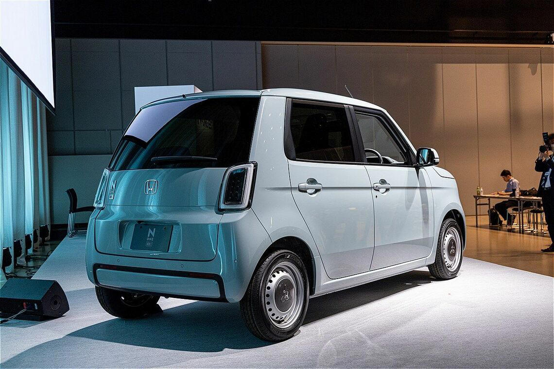 N-ONE e:概要とEV版のコンセプト, 手軽な軽EVから普及を促進, ガソリン車と同サイズのボディ, 走行性能とパワートレイン, 航続距離&amp;充電方式, 先進運転支援システム ホンダセンシング, 電動化戦略とインフラ整備, 充電設備拡充を急ぐホンダ