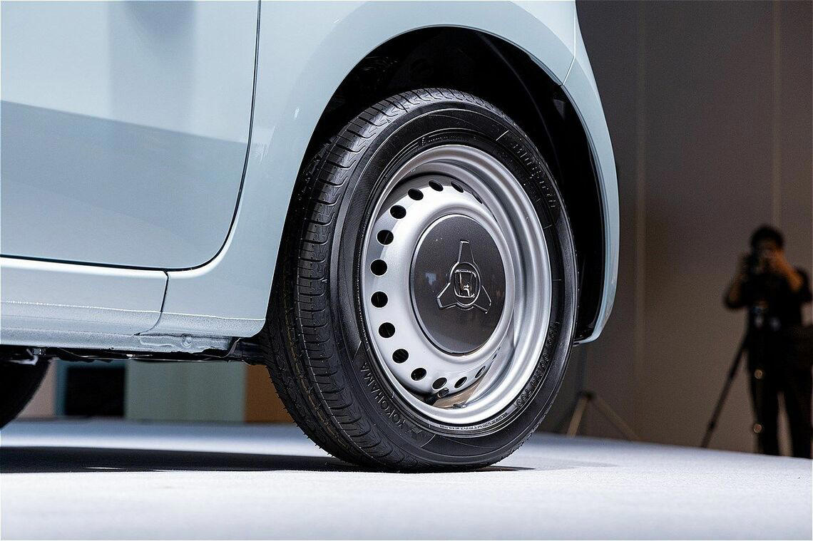 N-ONE e:概要とEV版のコンセプト, 手軽な軽EVから普及を促進, ガソリン車と同サイズのボディ, 走行性能とパワートレイン, 航続距離&amp;充電方式, 先進運転支援システム ホンダセンシング, 電動化戦略とインフラ整備, 充電設備拡充を急ぐホンダ