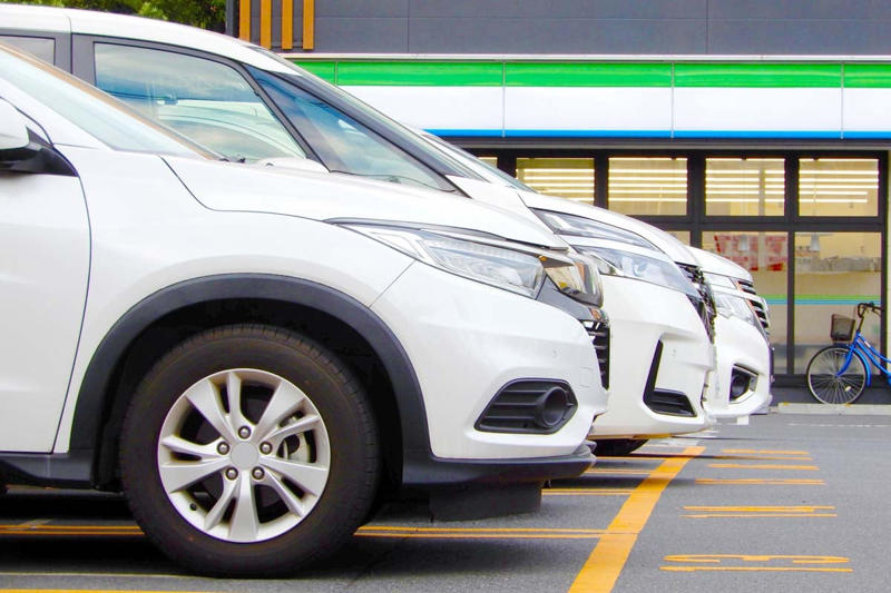 都市短時間休息の実態, コンビニ駐車場の価値, 車内休憩と街の効率, 生活利便と街の構造