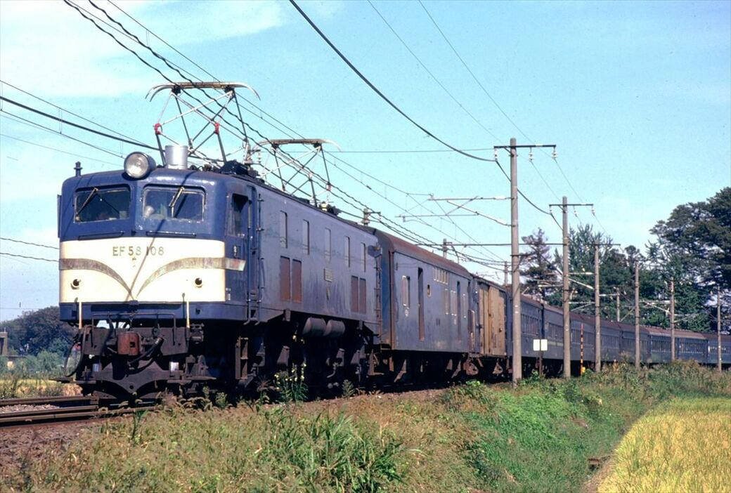 EF58形の「登場秘話」, 「半流線形」で花形機に, ブルトレや夜行急行の先頭に, 「EF58は撮らない」ファンもいた？, 臨時列車を牽く勇姿, 幻の？「オリエント急行」ヘッドマーク