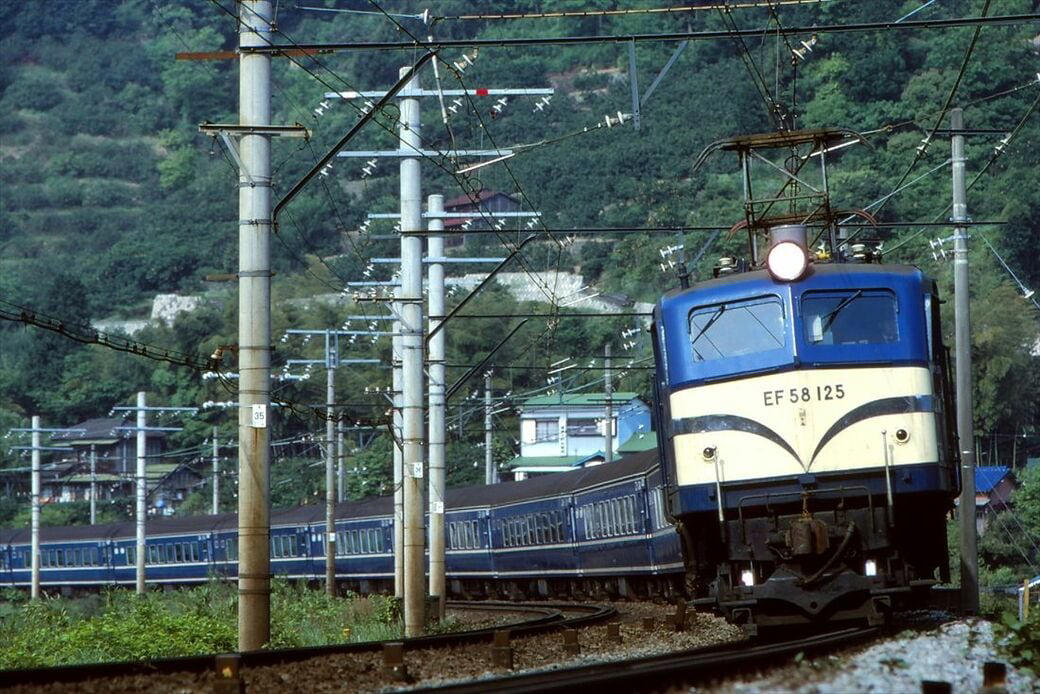 EF58形の「登場秘話」, 「半流線形」で花形機に, ブルトレや夜行急行の先頭に, 「EF58は撮らない」ファンもいた？, 臨時列車を牽く勇姿, 幻の？「オリエント急行」ヘッドマーク