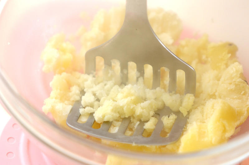 レンジで作れる簡単おいしいシンプルポテトサラダ, ゴママヨネーズポテト, ピリ辛ポテトサラダ, ポテサラコロッケ, ポテトサラダの春巻き, ポテトサラダパン粉焼き
