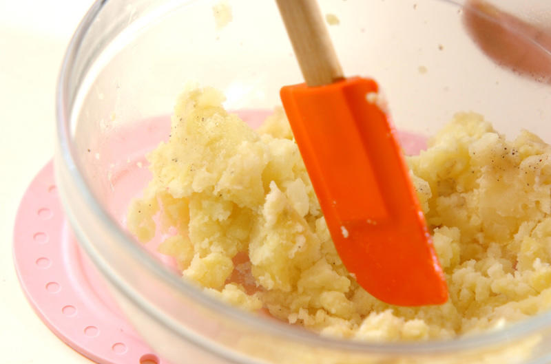 レンジで作れる簡単おいしいシンプルポテトサラダ, ゴママヨネーズポテト, ピリ辛ポテトサラダ, ポテサラコロッケ, ポテトサラダの春巻き, ポテトサラダパン粉焼き