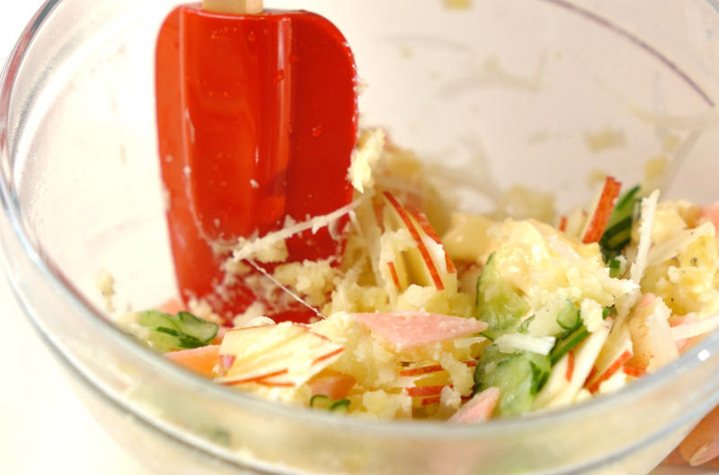 レンジで作れる簡単おいしいシンプルポテトサラダ, ゴママヨネーズポテト, ピリ辛ポテトサラダ, ポテサラコロッケ, ポテトサラダの春巻き, ポテトサラダパン粉焼き