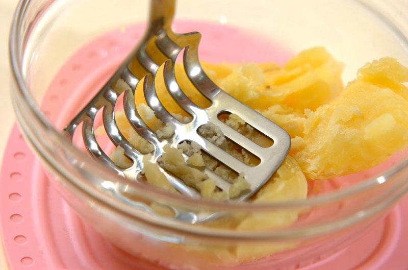 レンジで作れる簡単おいしいシンプルポテトサラダ, ゴママヨネーズポテト, ピリ辛ポテトサラダ, ポテサラコロッケ, ポテトサラダの春巻き, ポテトサラダパン粉焼き