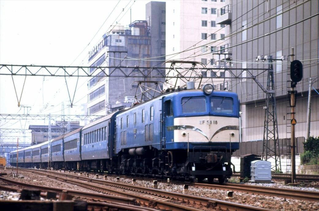 EF58形の「登場秘話」, 「半流線形」で花形機に, ブルトレや夜行急行の先頭に, 「EF58は撮らない」ファンもいた？, 臨時列車を牽く勇姿, 幻の？「オリエント急行」ヘッドマーク
