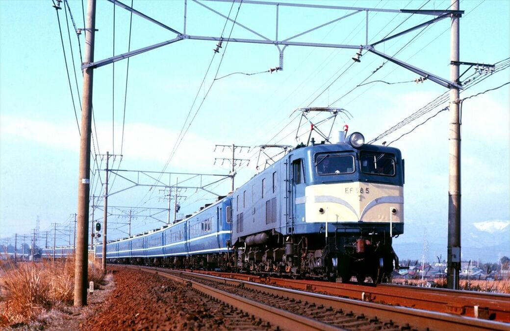 EF58形の「登場秘話」, 「半流線形」で花形機に, ブルトレや夜行急行の先頭に, 「EF58は撮らない」ファンもいた？, 臨時列車を牽く勇姿, 幻の？「オリエント急行」ヘッドマーク