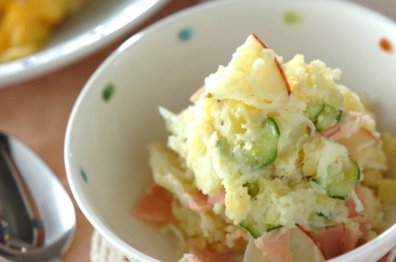 レンジで作れる簡単おいしいシンプルポテトサラダ, ゴママヨネーズポテト, ピリ辛ポテトサラダ, ポテサラコロッケ, ポテトサラダの春巻き, ポテトサラダパン粉焼き