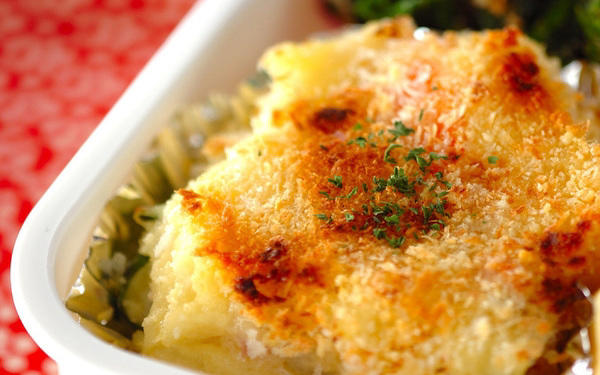 レンジで作れる簡単おいしいシンプルポテトサラダ, ゴママヨネーズポテト, ピリ辛ポテトサラダ, ポテサラコロッケ, ポテトサラダの春巻き, ポテトサラダパン粉焼き