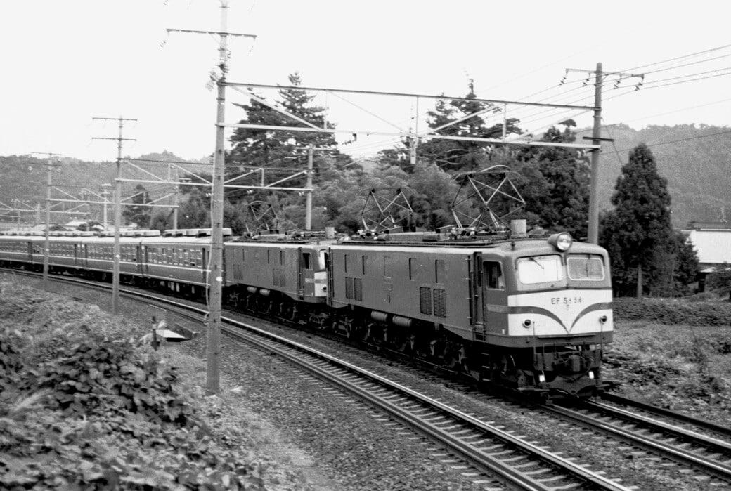 EF58形の「登場秘話」, 「半流線形」で花形機に, ブルトレや夜行急行の先頭に, 「EF58は撮らない」ファンもいた？, 臨時列車を牽く勇姿, 幻の？「オリエント急行」ヘッドマーク