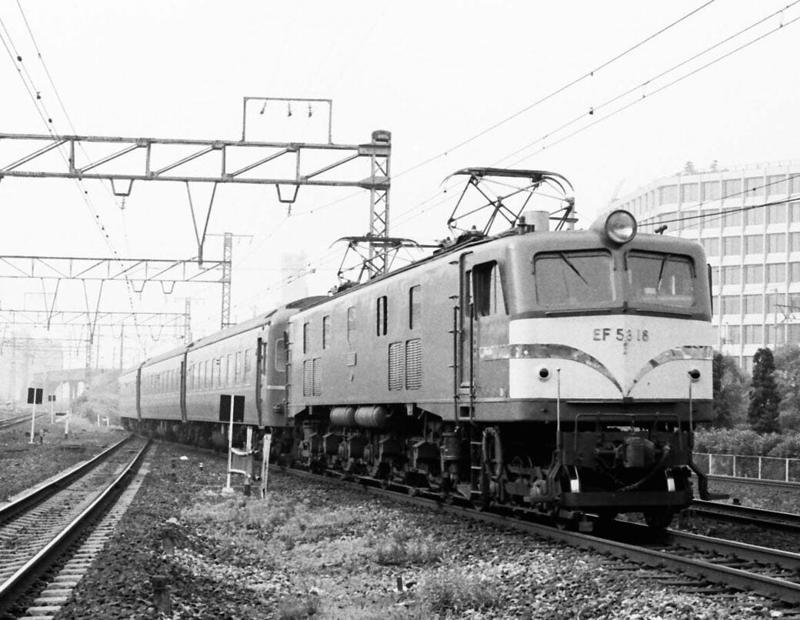 EF58形の「登場秘話」, 「半流線形」で花形機に, ブルトレや夜行急行の先頭に, 「EF58は撮らない」ファンもいた？, 臨時列車を牽く勇姿, 幻の？「オリエント急行」ヘッドマーク