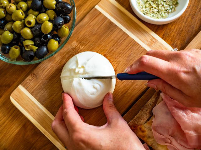 Parmigiano-Reggiano DOP, Grana Padano DOP, Pecorino Romano DOP, Mozzarella, Mascarpone, Asiago DOP, Fontina DOP, Piave DOP, Taleggio DOP, Provolone, Gorgonzola DOP