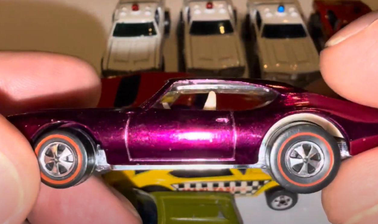 Money On Tiny Wheels, 1968 Brown Custom Camaro, 1968 White Custom Camaro, 1968 Pink Beatnik Bandit, 1969 Red Baron With White Interior, 1971 Red Olds 442 With Black Interior, 1972 Green Open Fire, 1972 Pink Superfine Turbine, 1974 Blue Rodger Dodger, 1974 Magenta Rodger Dodger With White Interior, 1977 White Z-Whiz, 1968 Python With “Cheetah” Base, 1968 Custom Volkswagen Without Sunroof, 1968 Rear-Loading Volkswagen Beach Bomb, 1970 Ed Shaver Custom AMX, 1969 Purple Olds 442, 1971 Purple Olds 442, 1970 Mad Maverick With “Mad” Base, 1971 Snake And Mongoose Dragsters, 1969 Purple Bye Focal, 1970 Purple Olds 442 With White Interior, 1968 Custom Barracuda In Apple Green