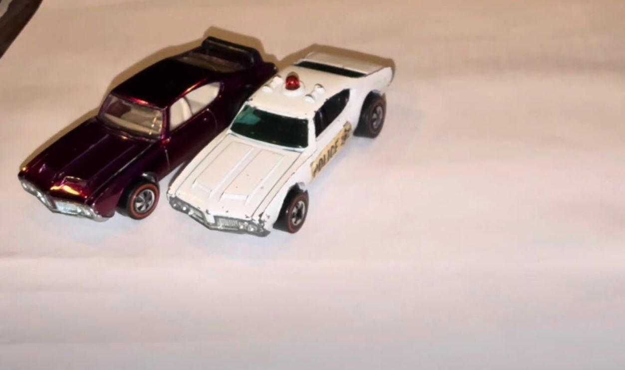 Money On Tiny Wheels, 1968 Brown Custom Camaro, 1968 White Custom Camaro, 1968 Pink Beatnik Bandit, 1969 Red Baron With White Interior, 1971 Red Olds 442 With Black Interior, 1972 Green Open Fire, 1972 Pink Superfine Turbine, 1974 Blue Rodger Dodger, 1974 Magenta Rodger Dodger With White Interior, 1977 White Z-Whiz, 1968 Python With “Cheetah” Base, 1968 Custom Volkswagen Without Sunroof, 1968 Rear-Loading Volkswagen Beach Bomb, 1970 Ed Shaver Custom AMX, 1969 Purple Olds 442, 1971 Purple Olds 442, 1970 Mad Maverick With “Mad” Base, 1971 Snake And Mongoose Dragsters, 1969 Purple Bye Focal, 1970 Purple Olds 442 With White Interior, 1968 Custom Barracuda In Apple Green